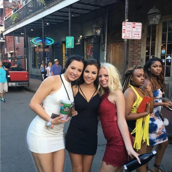 Elegant Lace Overlay Burgundy Women's Dress - Picture 3 of 6